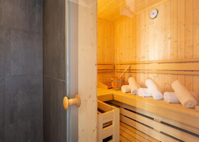 Ferienhaus Reetland Am - Premium Reetdachvilla Mit 3 Schlafzimmern, Sauna Und Kamin E05